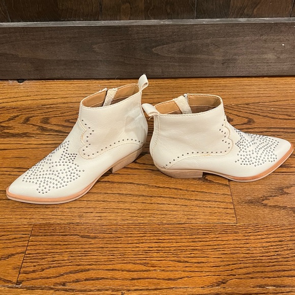 Dolce Vita Uma Studded Ankle Leather Booties - Picture 5 of 9